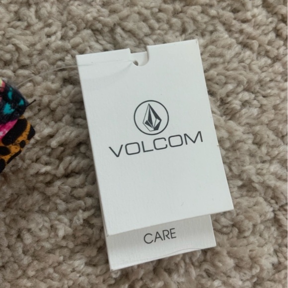 Volcom Underwire Bikini NWT - women’s size S - Picture 6 of 9